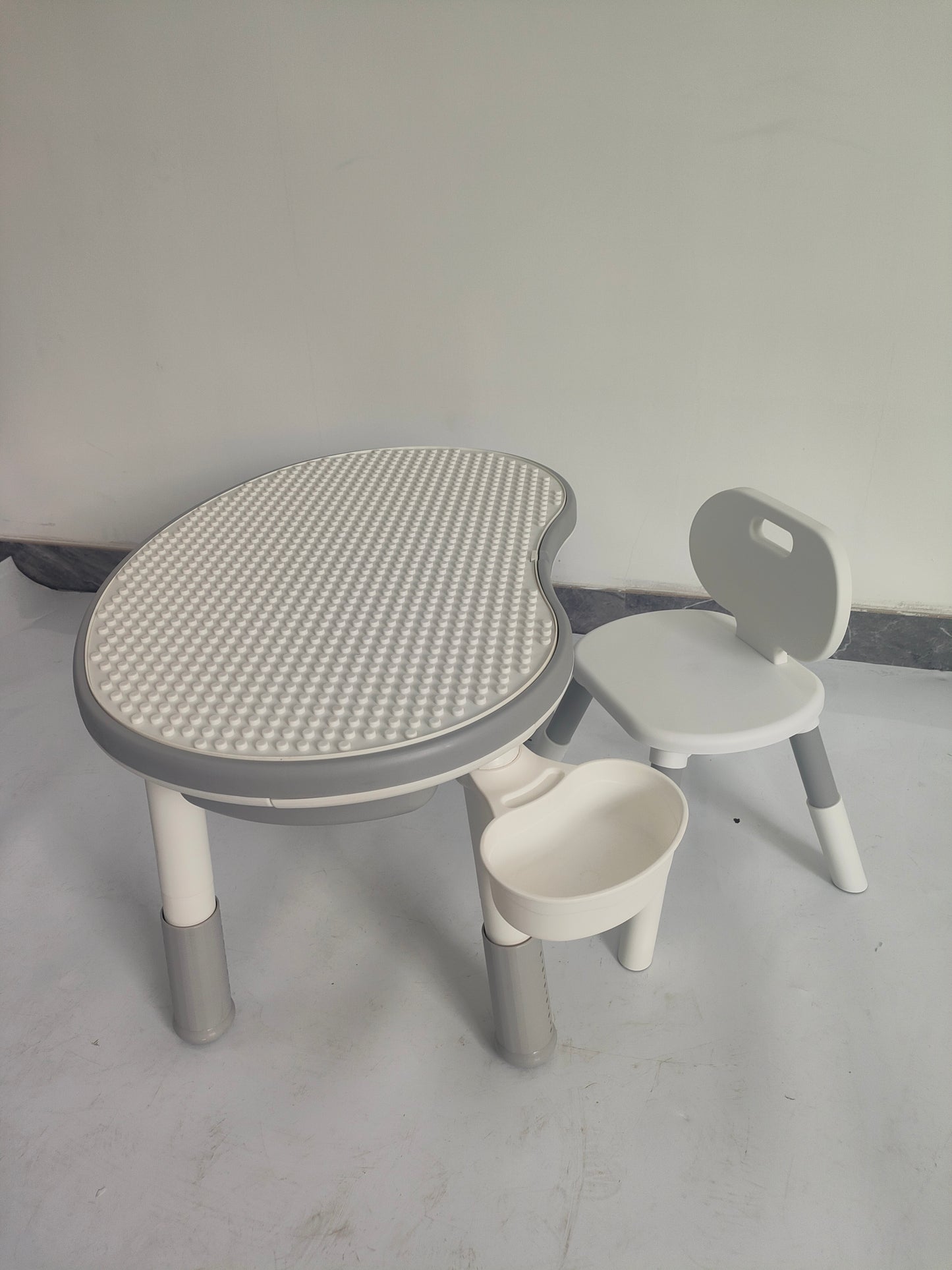 Children's table and chairs set with Duplo Top for Water Play, Sand Play and Lego